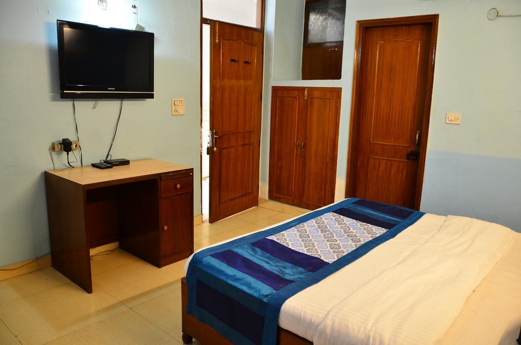 Airport Hotel Paradise International New Delhi Exterior photo