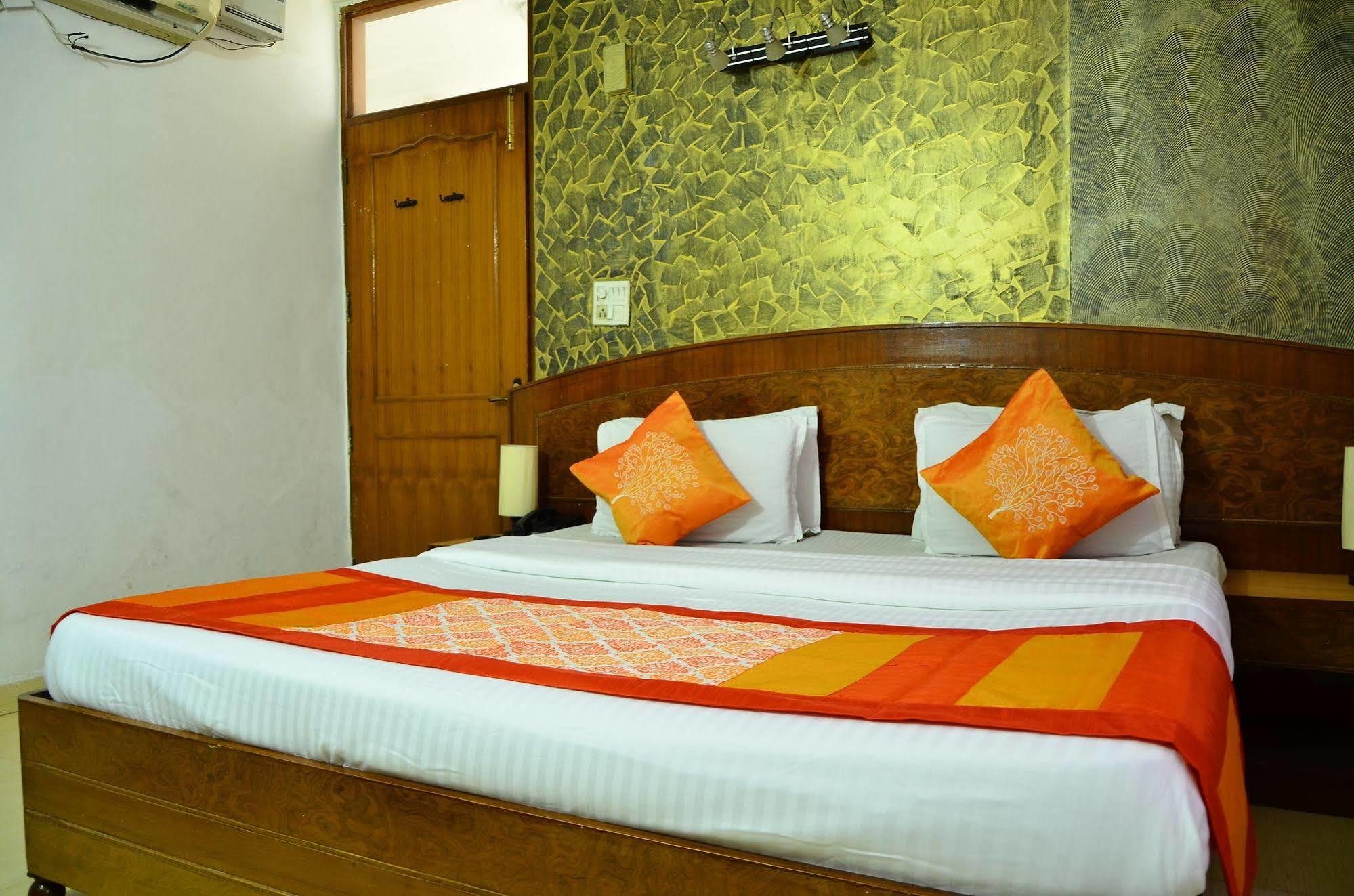 Airport Hotel Paradise International New Delhi Exterior photo